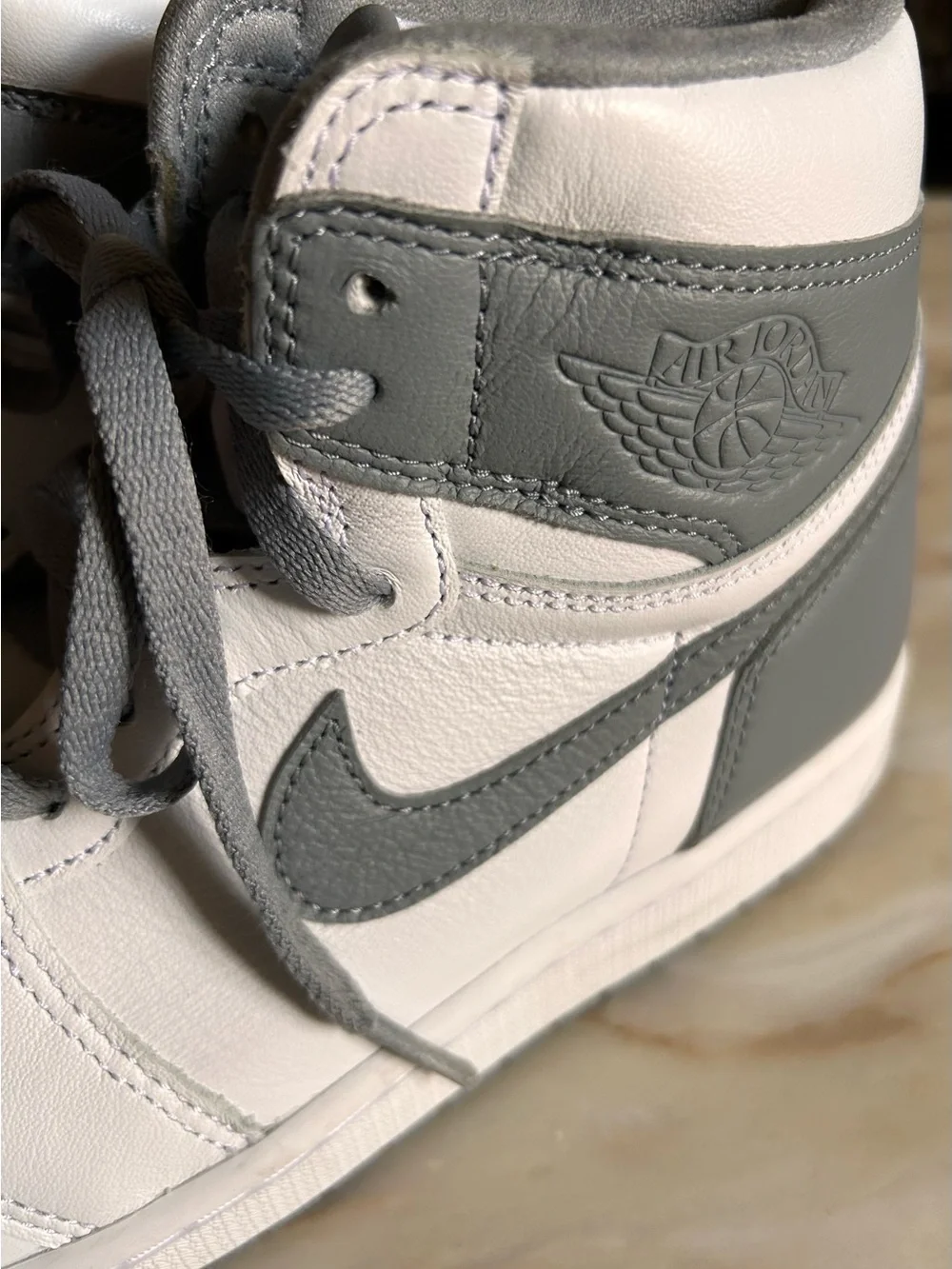 Nike Air Jordan 1 Retro High OG Size US 9 Mens Gray & White